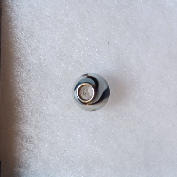 Pandora retired charm - Picture 2 of 4